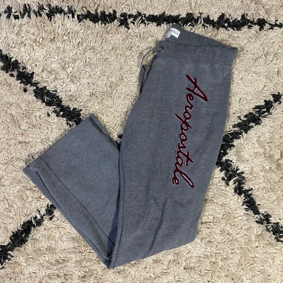 Aeropostale grey Y2K inspired script logo fit & flare comfy cozy sweatpants - Picture 1 of 7